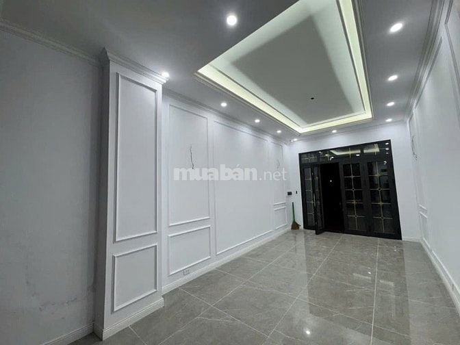 Cho thuê nhà mặt hồ 419 Lĩnh Nam