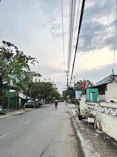 Mặt  bằng cách chợ Mỏ Cày 100m ( Đối diện trường học )