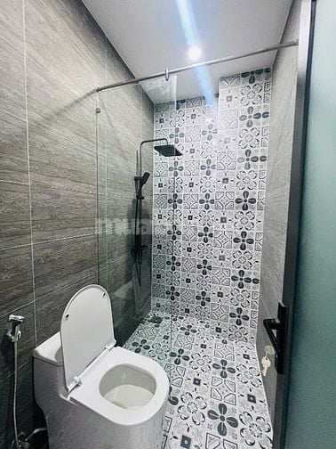 má 7 mới xây xong cần bán gấp đi mỹ với con ở