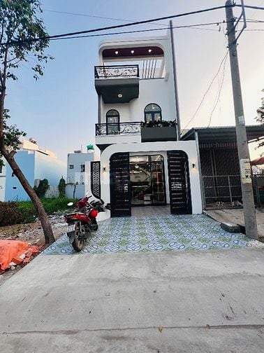 má 7 mới xây xong cần bán gấp đi mỹ với con ở