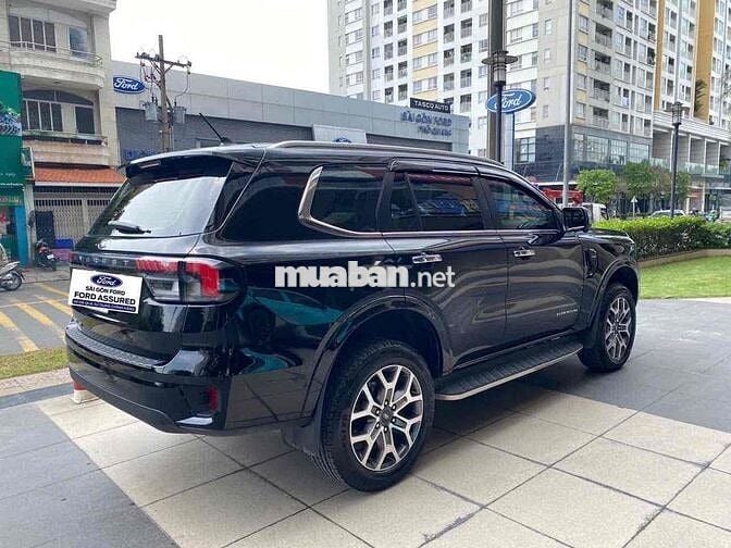 Everest Titanium Chỉ 4.500km Xe Bán Tại Hãng Ford