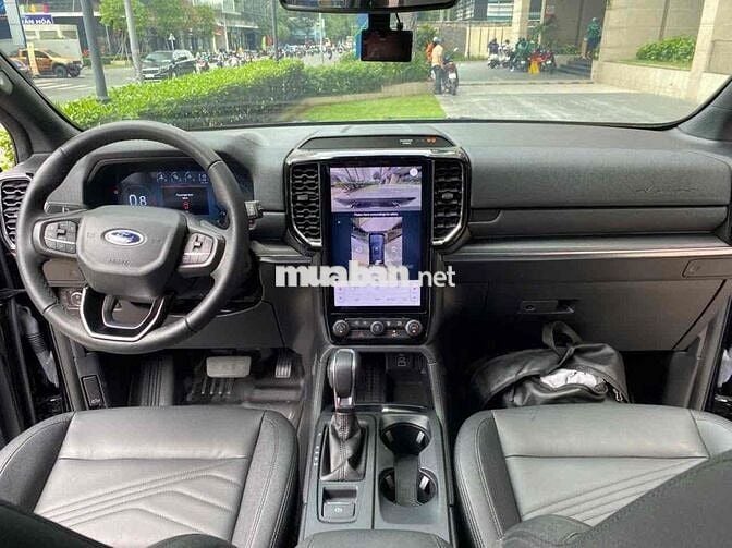 Everest Titanium Chỉ 4.500km Xe Bán Tại Hãng Ford