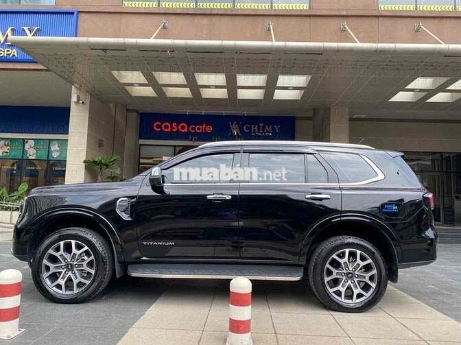 Everest Titanium Chỉ 4.500km Xe Bán Tại Hãng Ford