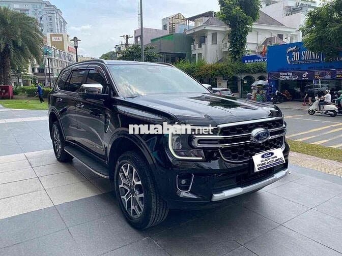 Everest Titanium Chỉ 4.500km Xe Bán Tại Hãng Ford