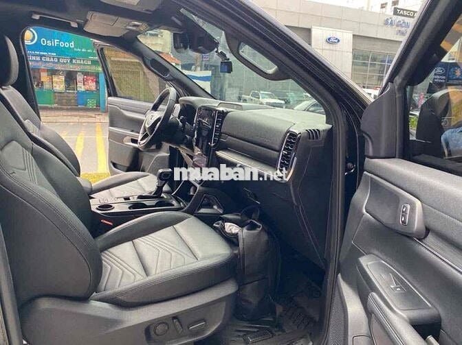 Everest Titanium Chỉ 4.500km Xe Bán Tại Hãng Ford