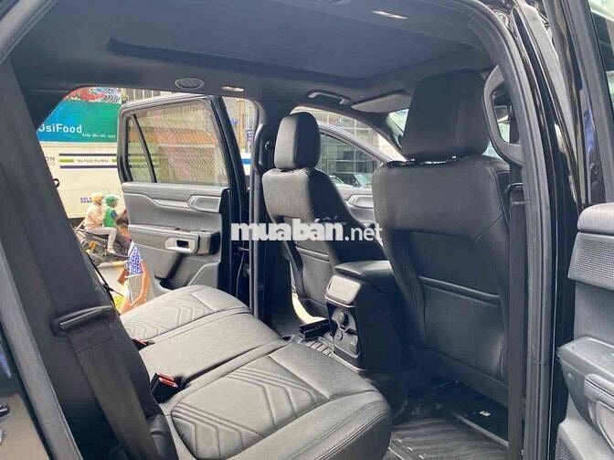 Everest Titanium Chỉ 4.500km Xe Bán Tại Hãng Ford