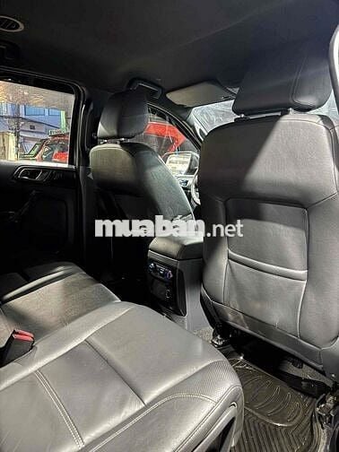 Everest Titanium 2.2L Rất Đẹp Bán Tại Hãng Ford