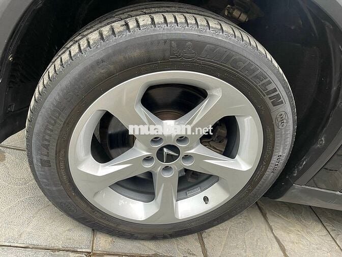 VinFast Lux SA2.0 sx 2020 2.0 AT - 50,000 km.