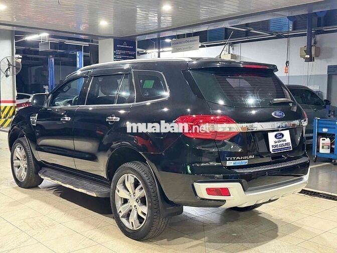 Everest Titanium 2.2L Rất Đẹp Bán Tại Hãng Ford