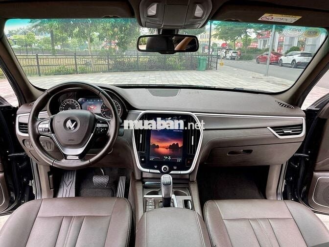 VinFast Lux SA2.0 sx 2020 2.0 AT - 50,000 km.
