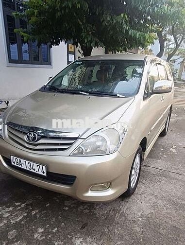 TOYOTA INNOVA 2.0 G 2010 số sàn 8 chỗ