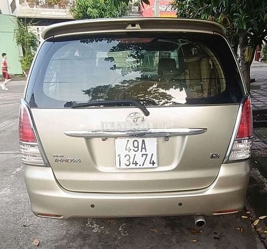 TOYOTA INNOVA 2.0 G 2010 số sàn 8 chỗ