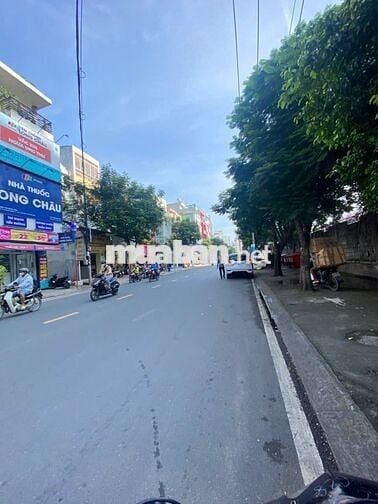 Cho thuê nhà mặt tiền đường Trường Chinh, dt 4x25 trệt 4 lầu
