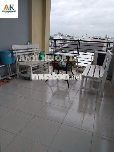 422HBC - nhà 1 trệt + 1 lầu + 1 lửng , hai mặt hèm xe hơi , nở hậu