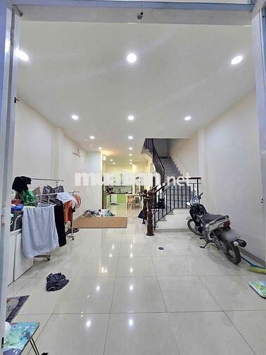 Cho thuê nhà nguyên căn đường 18 gần gigamall, 2 phòng ngủ