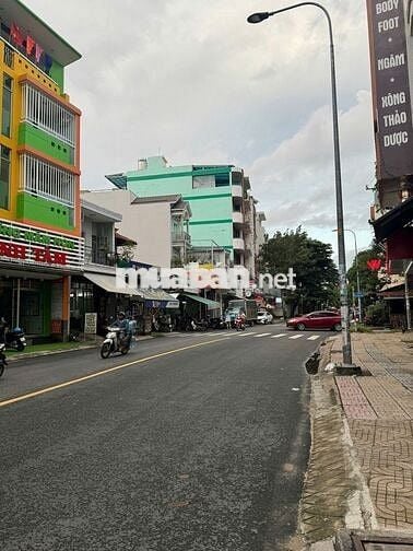 Nhà 4 lầu 4x20m MT Trần Hưng Đạo , P.Tân Thành,TP, giá nhĩnh hơn 14 tỷ