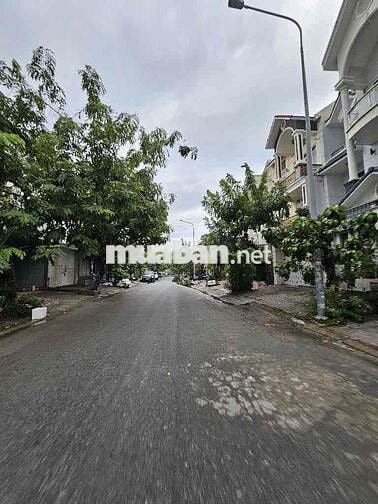 Bán Đất MT đường ngay Chợ Phú Thuận, Quận 7, 5,5m x 14m,  SHR nhỉnh 6t