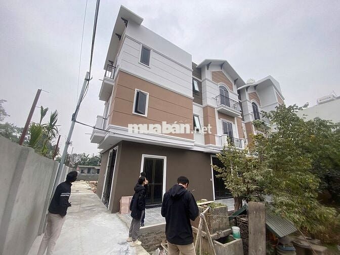 Nhà 4T*43m2 lô góc-ngõ thông ô tô đỗ cửa-Sát ĐL Thăng Long-Giá 4,35 tỷ