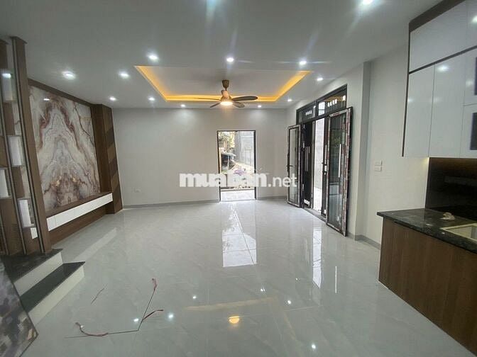 Nhà 4T*43m2 lô góc-ngõ thông ô tô đỗ cửa-Sát ĐL Thăng Long-Giá 4,35 tỷ