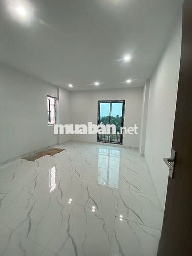 Nhà 4T*43m2 lô góc-ngõ thông ô tô đỗ cửa-Sát ĐL Thăng Long-Giá 4,35 tỷ