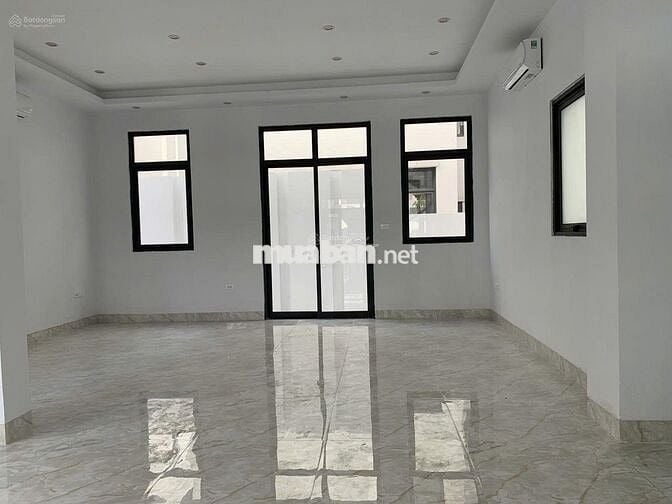 CHO THUÊ NHÀ NGANG 8M P.TÂN ĐỊNH QUẬN 1 CÓ THANG MÁY