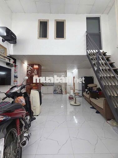 BÁN NHÀ GIÁP TÊN LỬA, 2 TẦNG 44M2, HƠN 3 TỶ