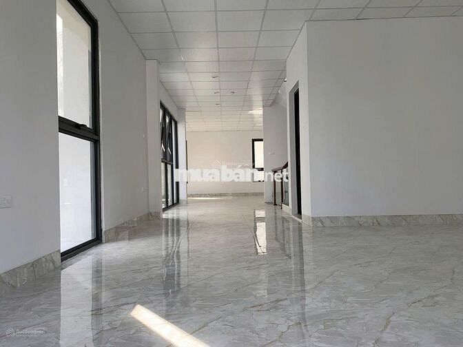 CHO THUÊ NHÀ NGANG 8M P.TÂN ĐỊNH QUẬN 1 CÓ THANG MÁY