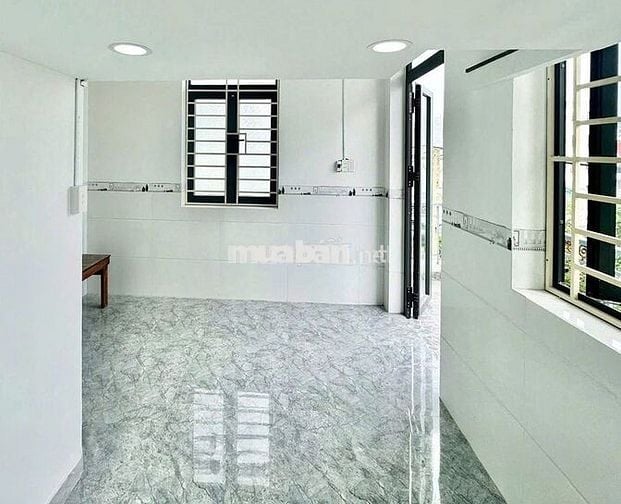 Phòng 30m2, Có Ban Công, Đ.Nguyễn Văn Công, Gần Công Viên, Sân Bay