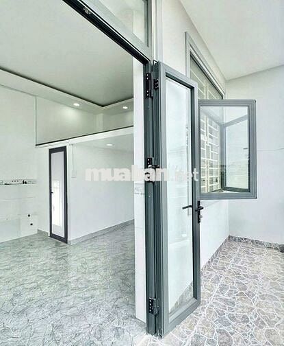 Phòng 30m2, Có Ban Công, Đ.Nguyễn Văn Công, Gần Công Viên, Sân Bay