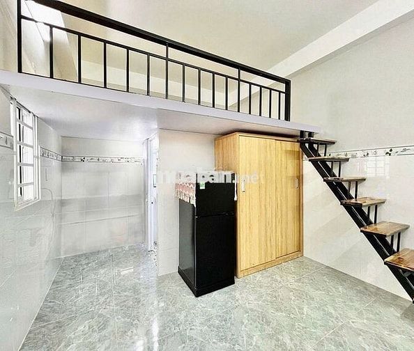 Phòng 30m2, Có Ban Công, Đ.Nguyễn Văn Công, Gần Công Viên, Sân Bay