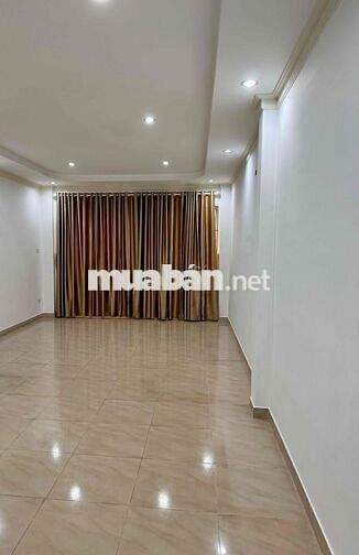 cho thêu nhà có hầm mặt tiền chợ lớn