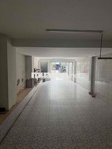 cho thêu nhà có hầm mặt tiền chợ lớn