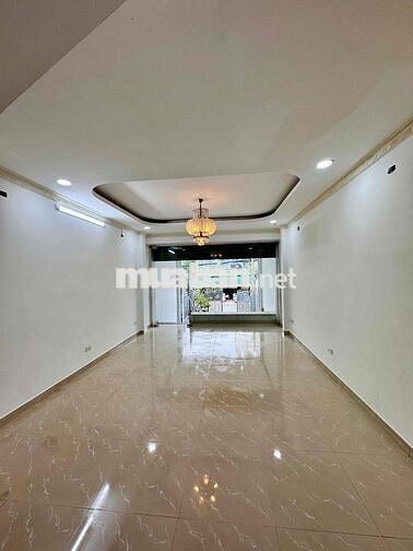 cho thêu nhà có hầm mặt tiền chợ lớn
