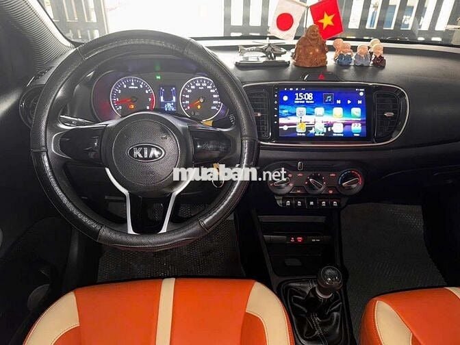 Kia Soluto 2020 số sàn 5 chỗ màu bạc