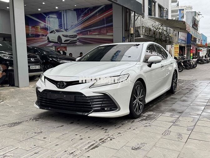 CẦN BÁN TOYOTA CAMRY 2.5Q TRẮNG / KEM MODEL 2023