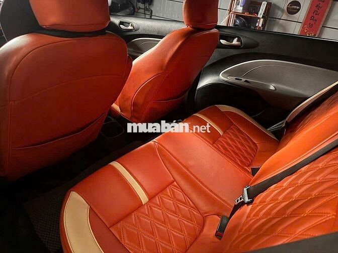 Kia Soluto 2020 số sàn 5 chỗ màu bạc