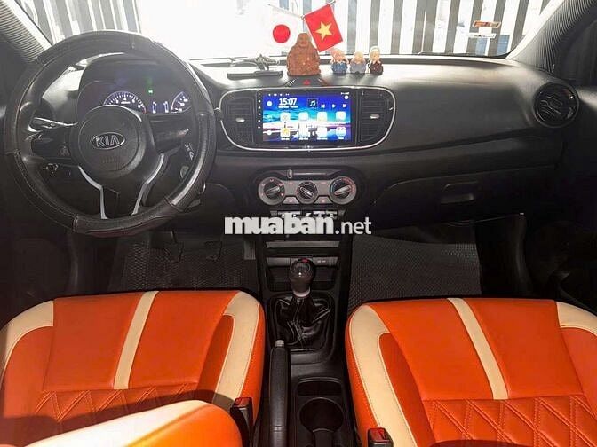 Kia Soluto 2020 số sàn 5 chỗ màu bạc