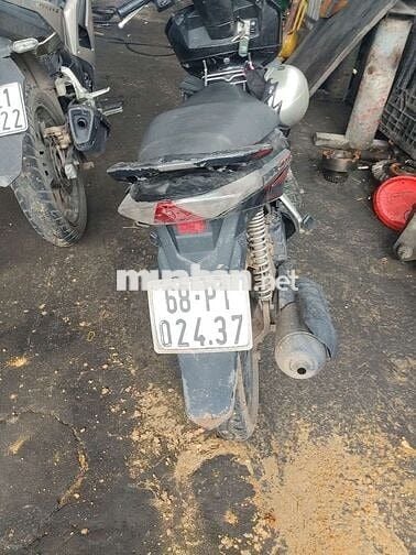 Xe đang đi áo liền lạc