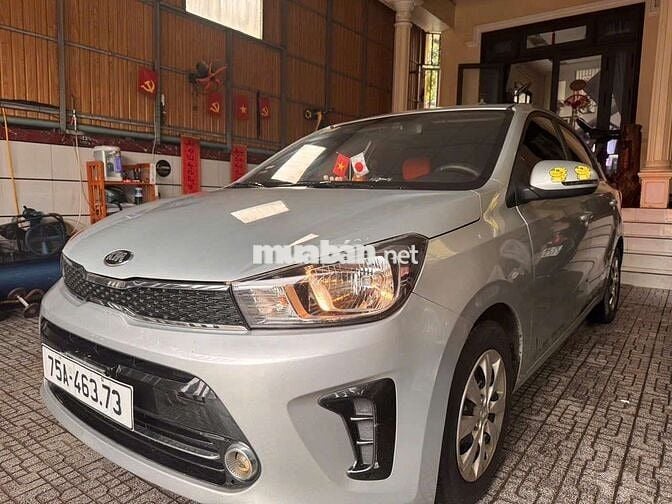 Kia Soluto 2020 số sàn 5 chỗ màu bạc