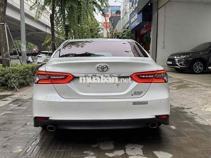 CẦN BÁN TOYOTA CAMRY 2.5Q TRẮNG / KEM MODEL 2023