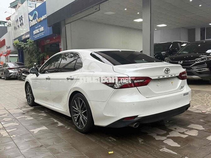 CẦN BÁN TOYOTA CAMRY 2.5Q TRẮNG / KEM MODEL 2023