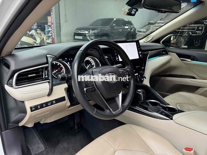 CẦN BÁN TOYOTA CAMRY 2.5Q TRẮNG / KEM MODEL 2023