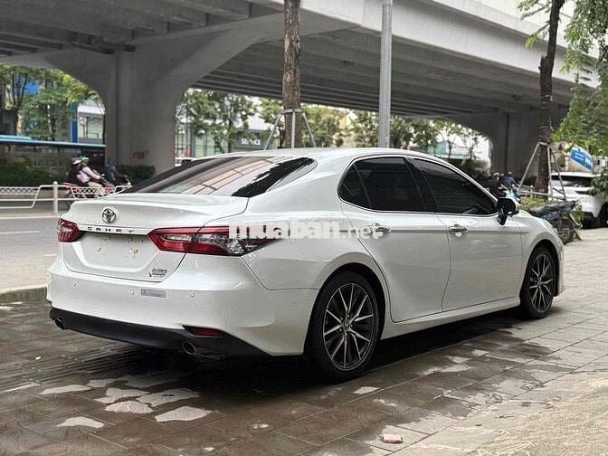 CẦN BÁN TOYOTA CAMRY 2.5Q TRẮNG / KEM MODEL 2023