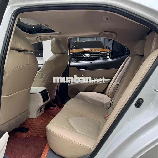 CẦN BÁN TOYOTA CAMRY 2.5Q TRẮNG / KEM MODEL 2023