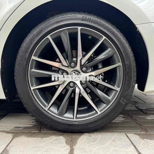 CẦN BÁN TOYOTA CAMRY 2.5Q TRẮNG / KEM MODEL 2023