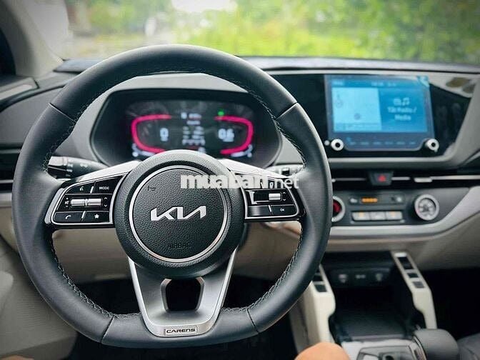 Kia Carens 2025 1.5G IVT - 8000 km