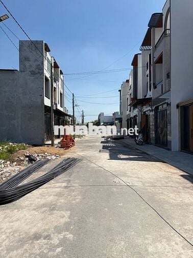 BÁN ĐẤT CẦN ĐƯỚC 125m² CHỈ VỚI GIÁ 3 TỈ 3