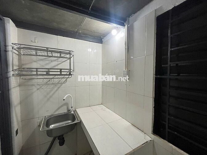 Phòng ngay cầu vượt Sóng Thần,cách khu ĐH Quốc Gia 15 phút xe máy/ bus