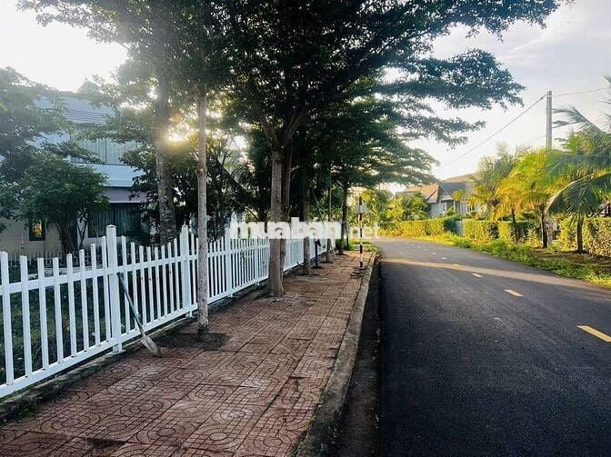 BÁN GẤP 3 CĂN VILA XUYÊN MỘCpp