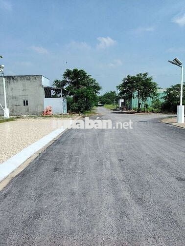 Đất MT 826, sổ sẵn, 64m2, sát VPCC Long Hoà